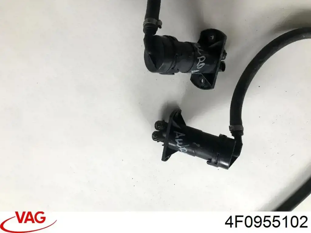 Форсунка омывателя передней правой фары VAG 4F0955102