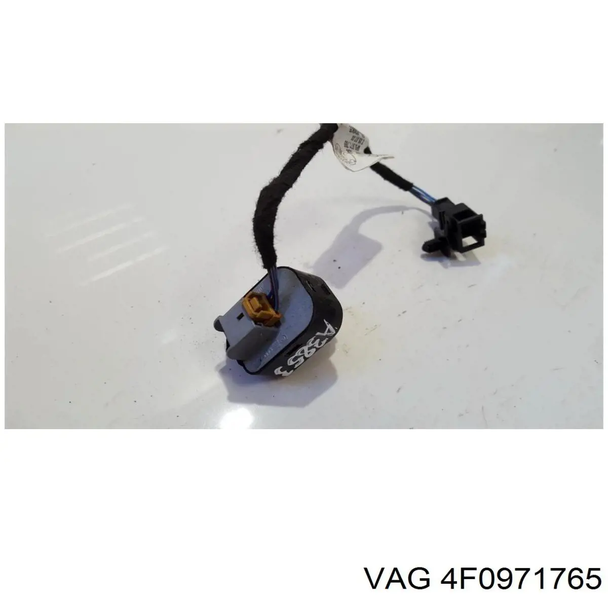 Купить 4F0971765 VAG 