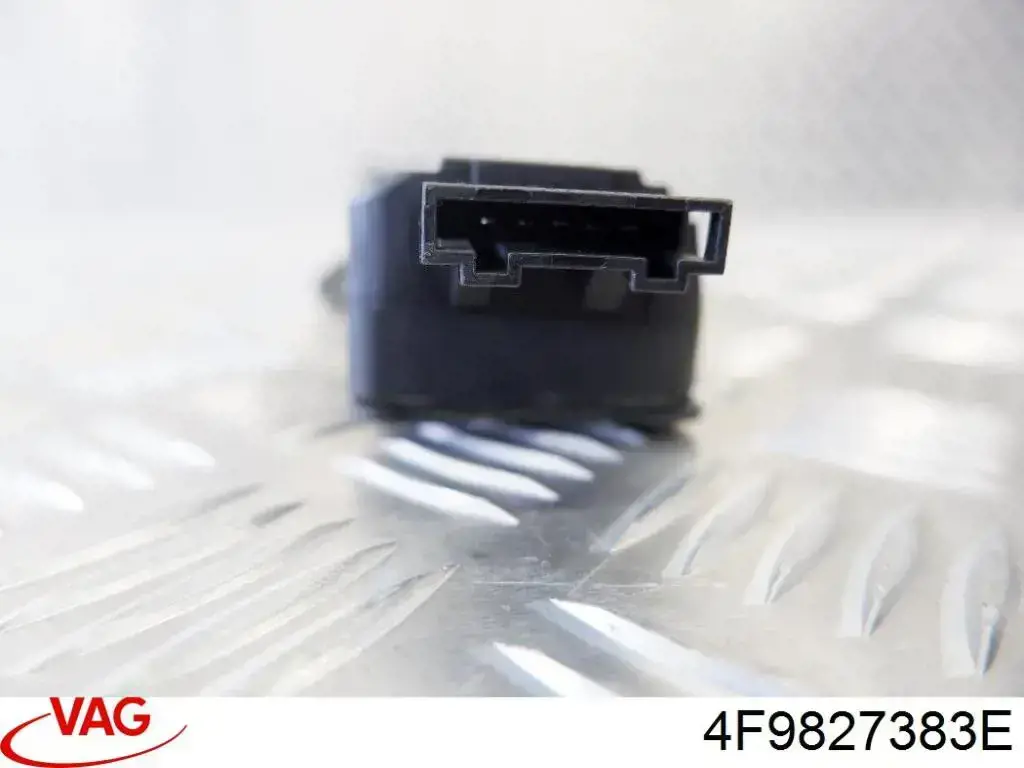 Купить 4F9827383E VAG Актуатор замка багажника