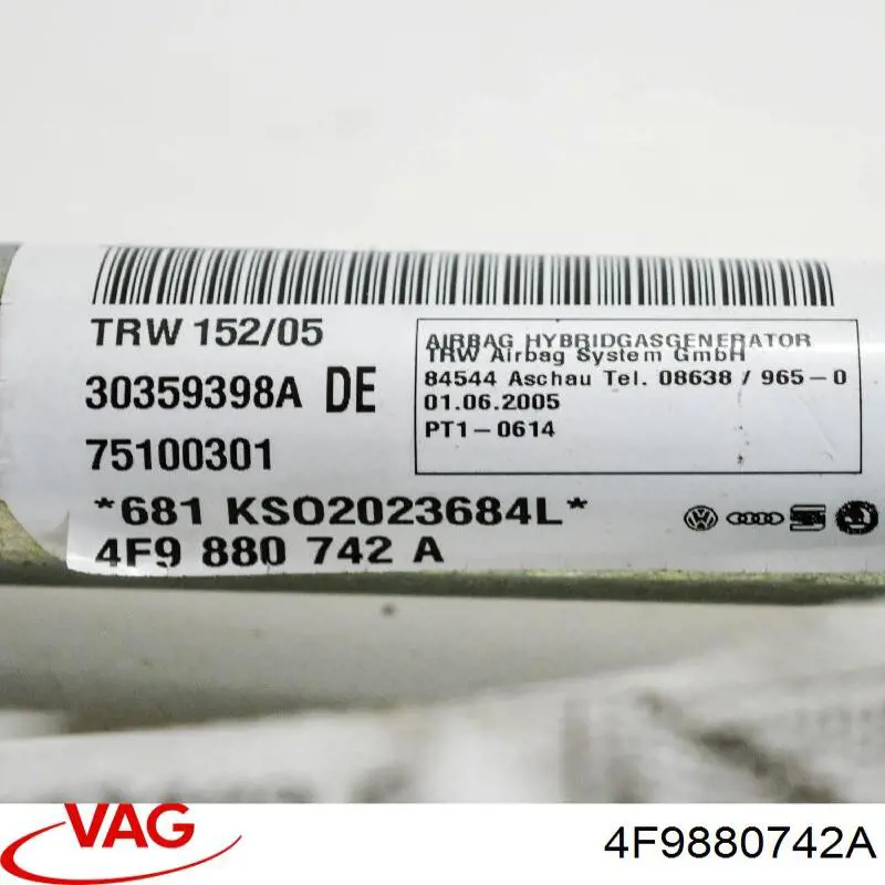 Шторка боковая правая VAG 4F9880742A цена, от 11.40 USD