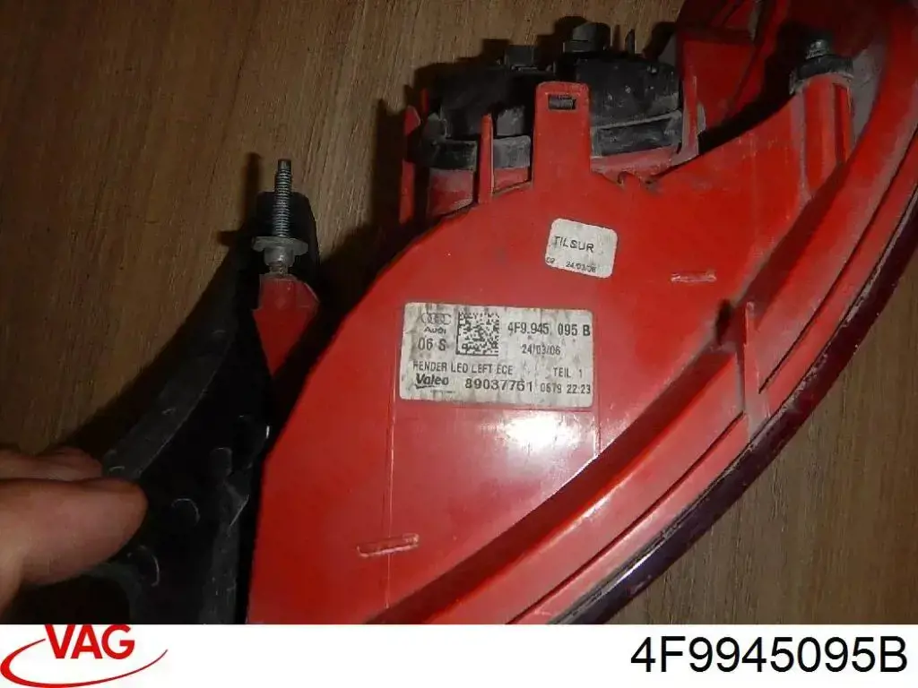 Фонарь задний левый внешний 4F9945095B VAG