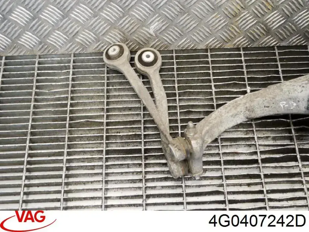 Цапфа передняя правая 4G0407242D VAG