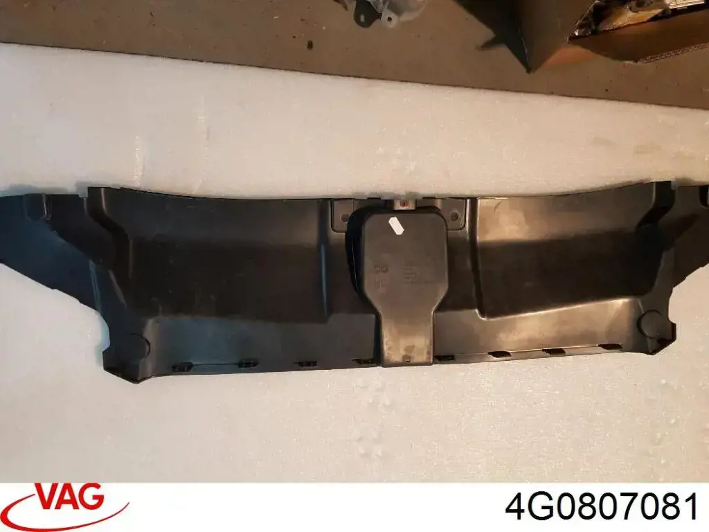 Накладка диффузора радиатора верхняя 30807565 AND