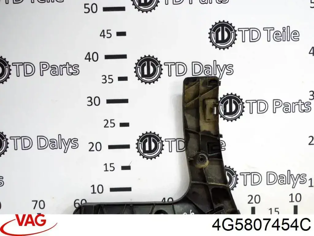 Направляющая заднего бампера правая 4G5807454C VAG