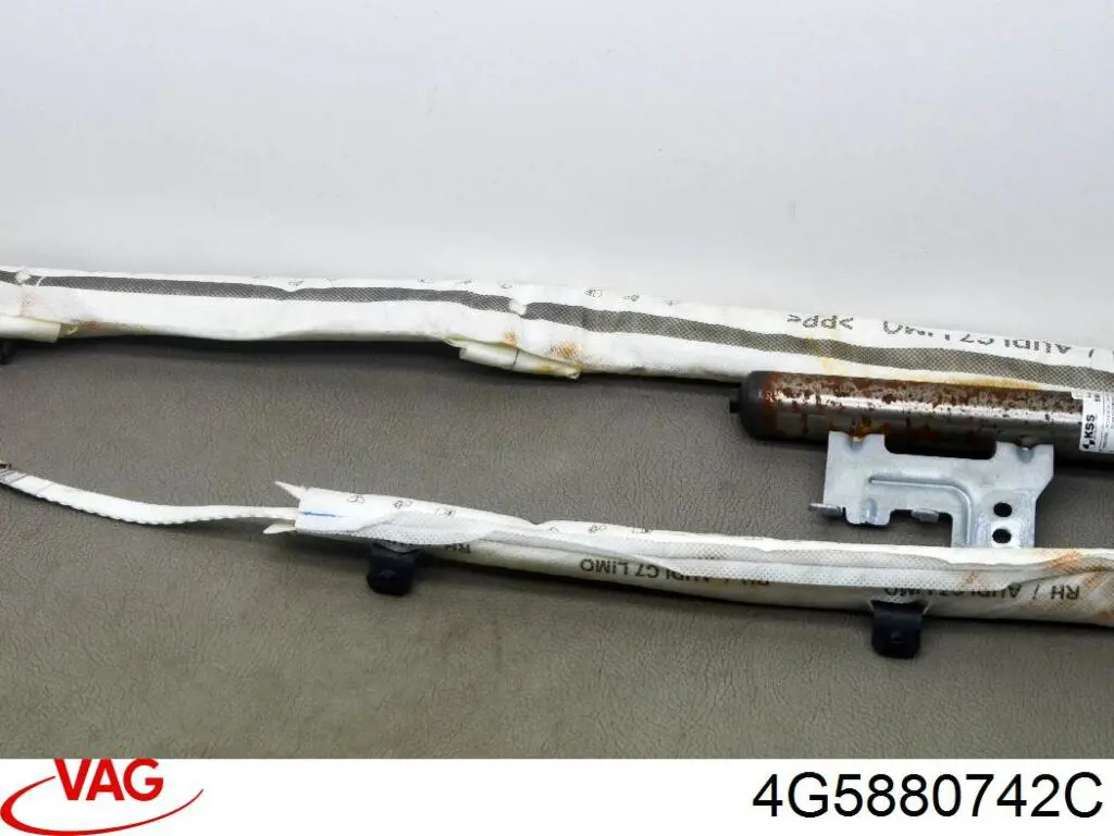 Шторка боковая, правая 4G5880742C VAG