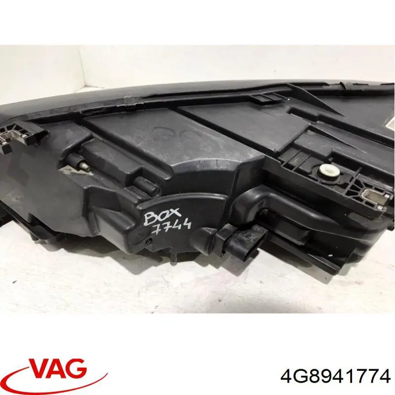 Правая фара 4G8941774 VAG
