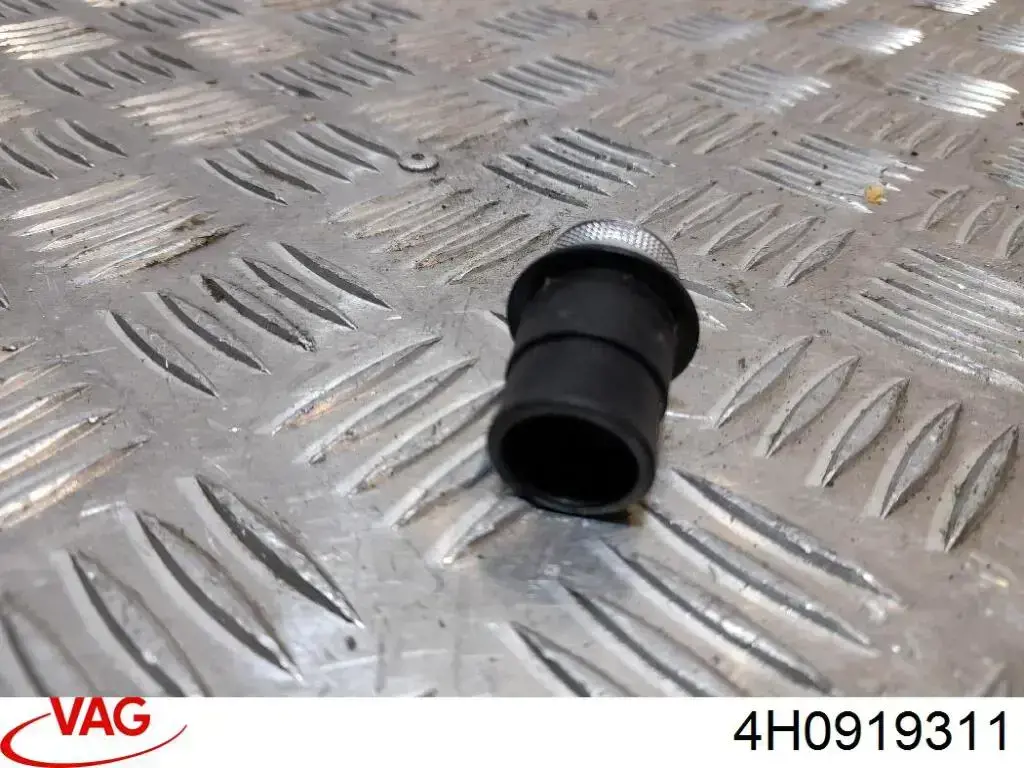 Прикуриватель в сборе на Audi A6 C7 4G2, 4GC
