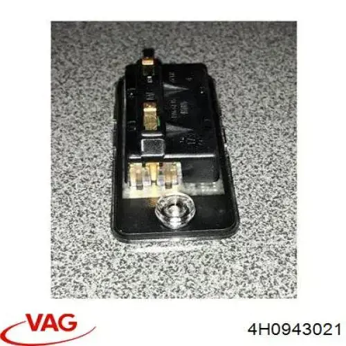 Фонарь освещения номерного знака VAG 4H0943021