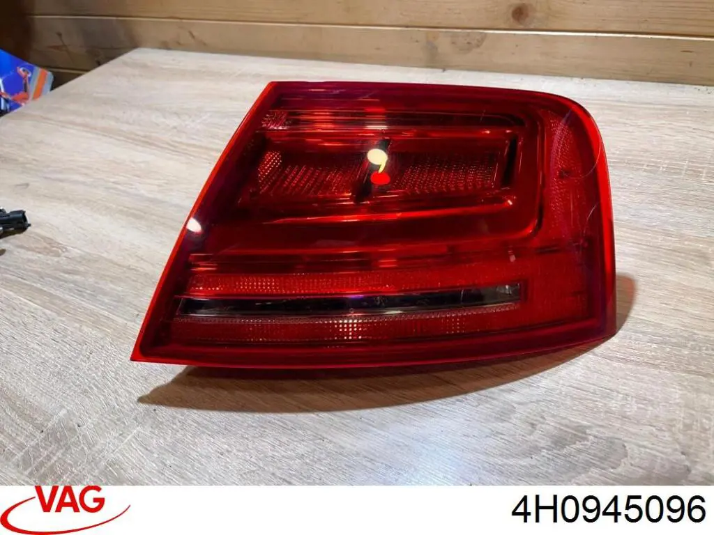 Фара задняя правая внешняя VAG 4H0945096 цена, от 283.47 USD