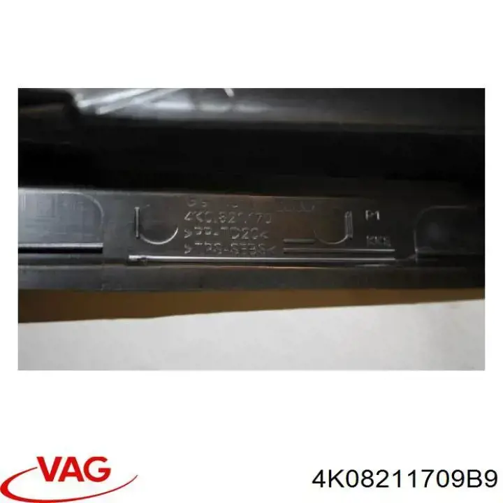 Заглушка жабо боковая 4K08211709B9 VAG