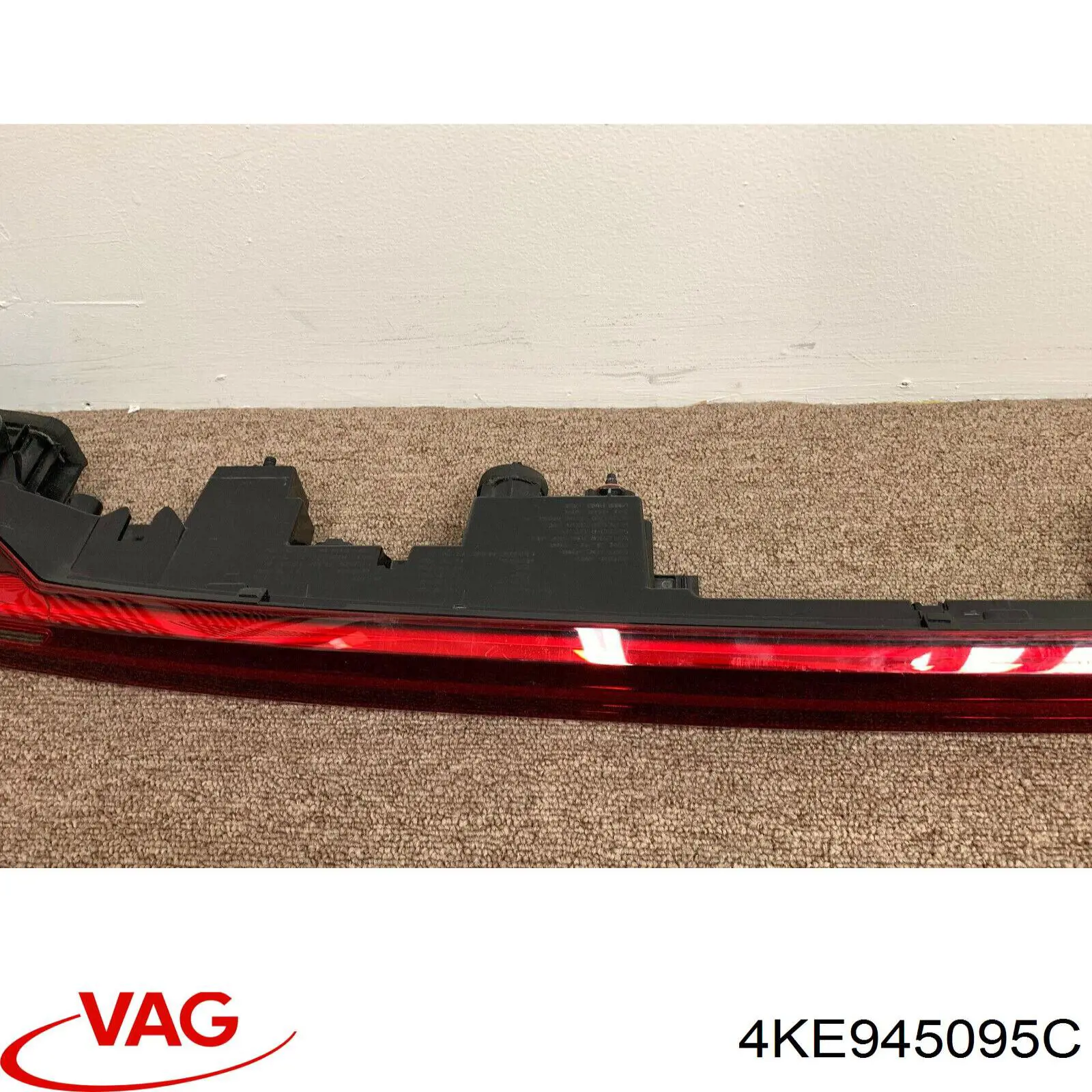 Купить 4KE945095E VAG Фонарь багажника