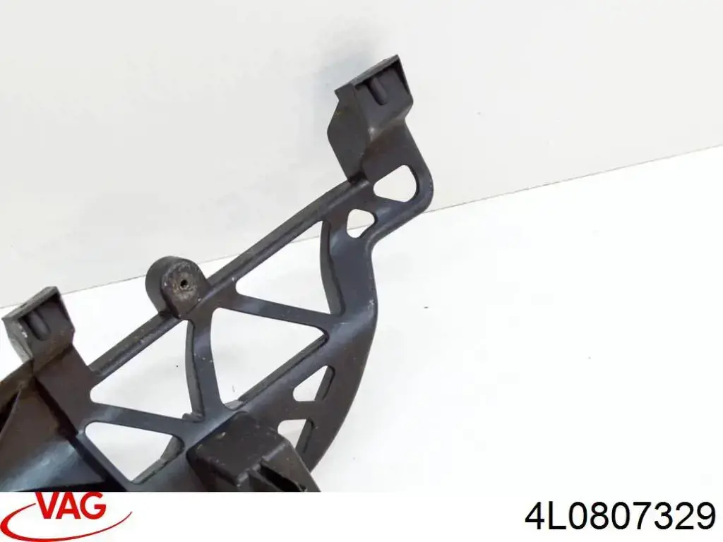 Купить 4L0807329 VAG Кронштейн бампера заднего центральный