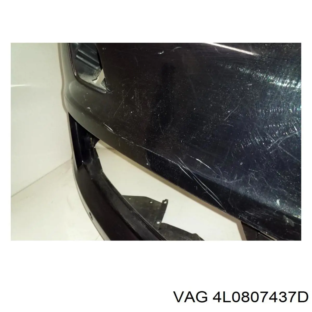 Передний бампер 4L0807437D VAG