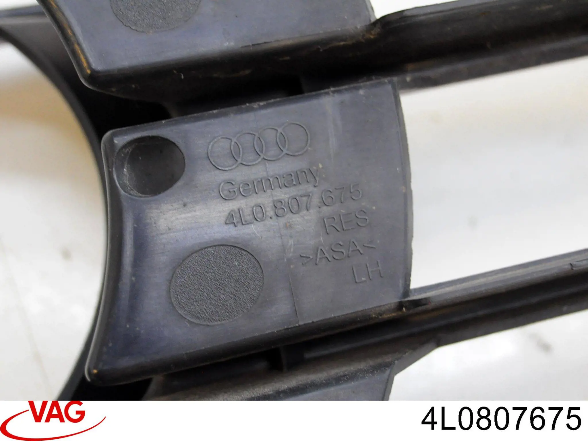 Заглушка ПТФ бампера переднего левая VAG 4L0807675 цена, от 42.19 USD