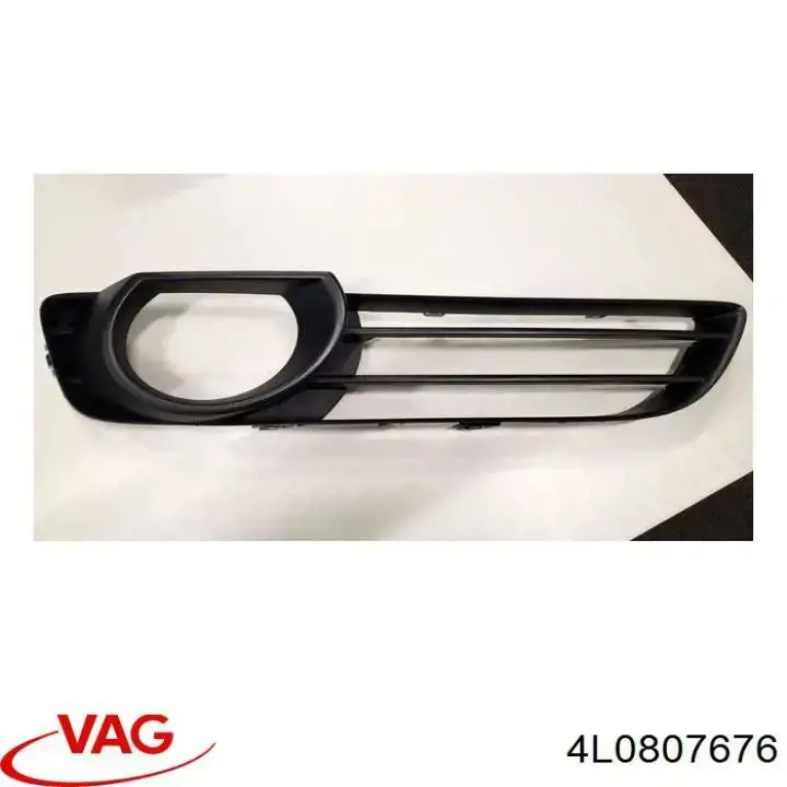 Заглушка (решетка) противотуманных фар бампера переднего правая 4L0807676 VAG