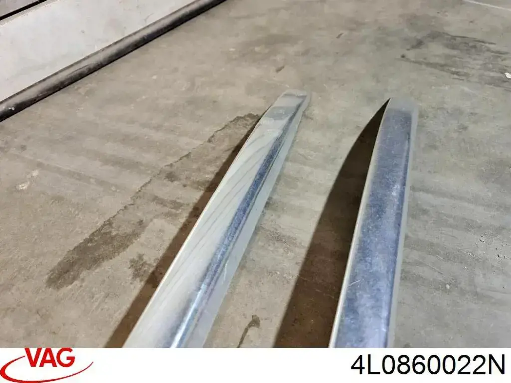 Автомобильный рейлинг на крышу правый VAG 4L0860022Q2ZZ