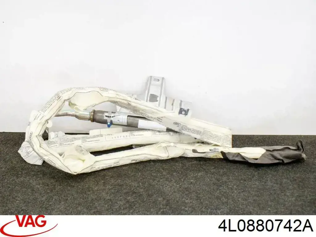 Шторка боковая, правая 4L0880742A VAG