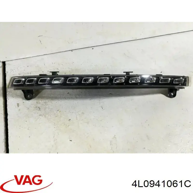 4L0941061C VAG габарит (указатель поворота в бампере, левый)