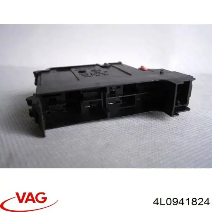 Блок предохранителей задний салонный VAG 4L0941824 цена, от 12.70 USD