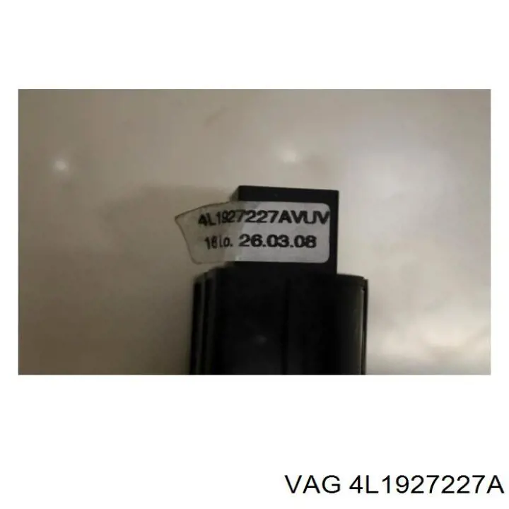 Кнопка салона привода крышки багажника (двери 3/5-й (ляды) VAG 4L1927227A5PR цена, от 6.35 USD