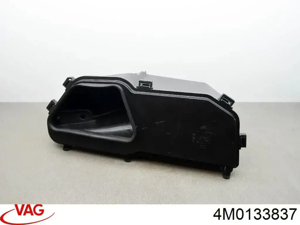 Корпус воздушного фильтра, нижняя часть VAG 4M0133837
