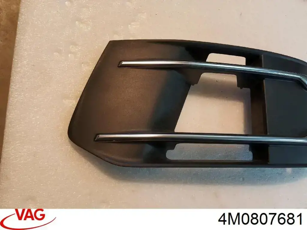 4M0807681 VAG Заглушка противотуманок, левая