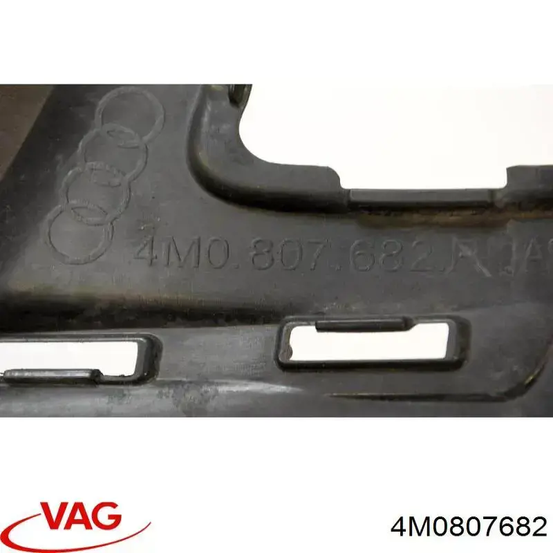 4M0807682 VAG Заглушка ПТФ бампера переднего правая