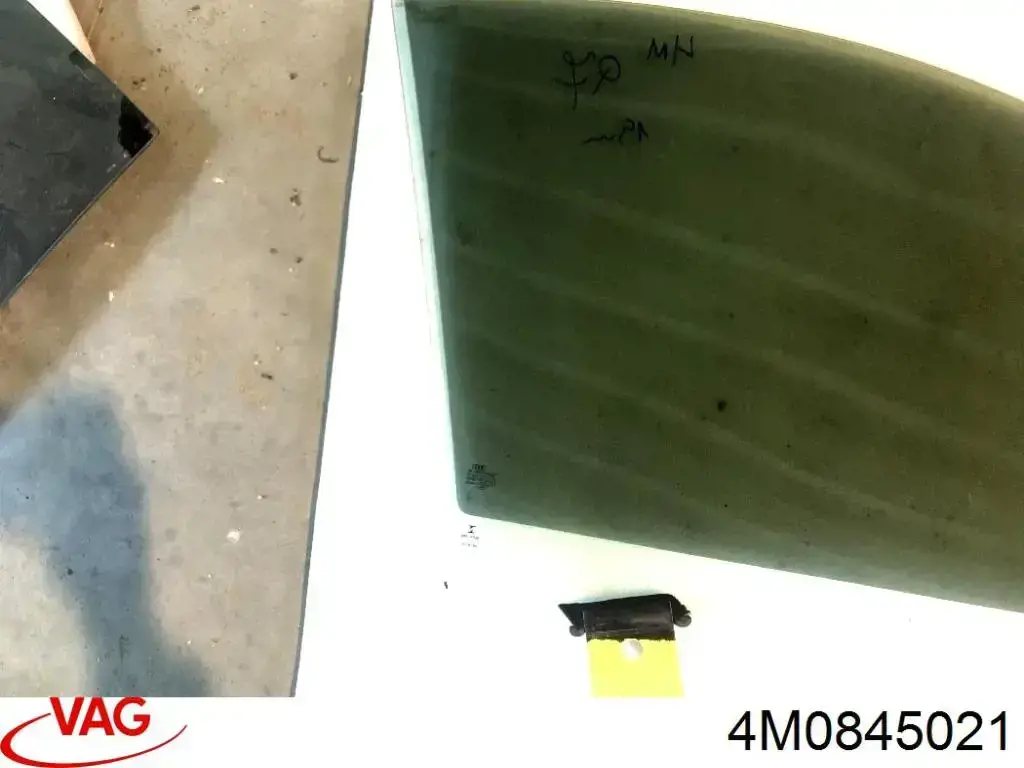 Стекло двери передней левой GS1217D301 XYG