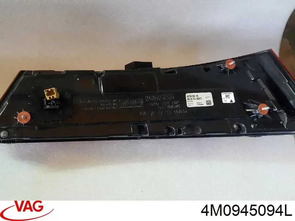 Фонарь задний правый VAG 4M0945094L цена, от 76.01 USD
