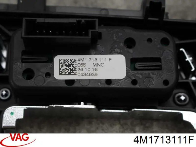 Накладка консоли рычага переключения передач АКПП 4M1713111FMNC VAG