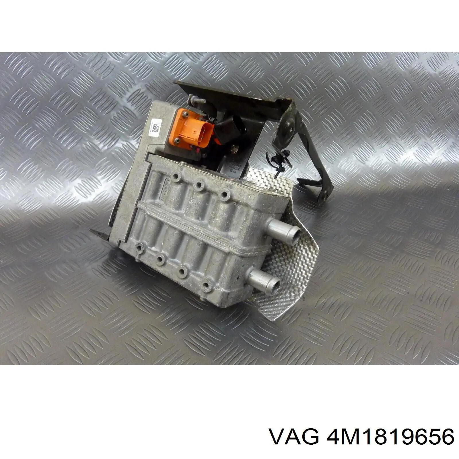 4M1819656 VAG Воздуховод (распределитель воздуха под "торпедо") правый