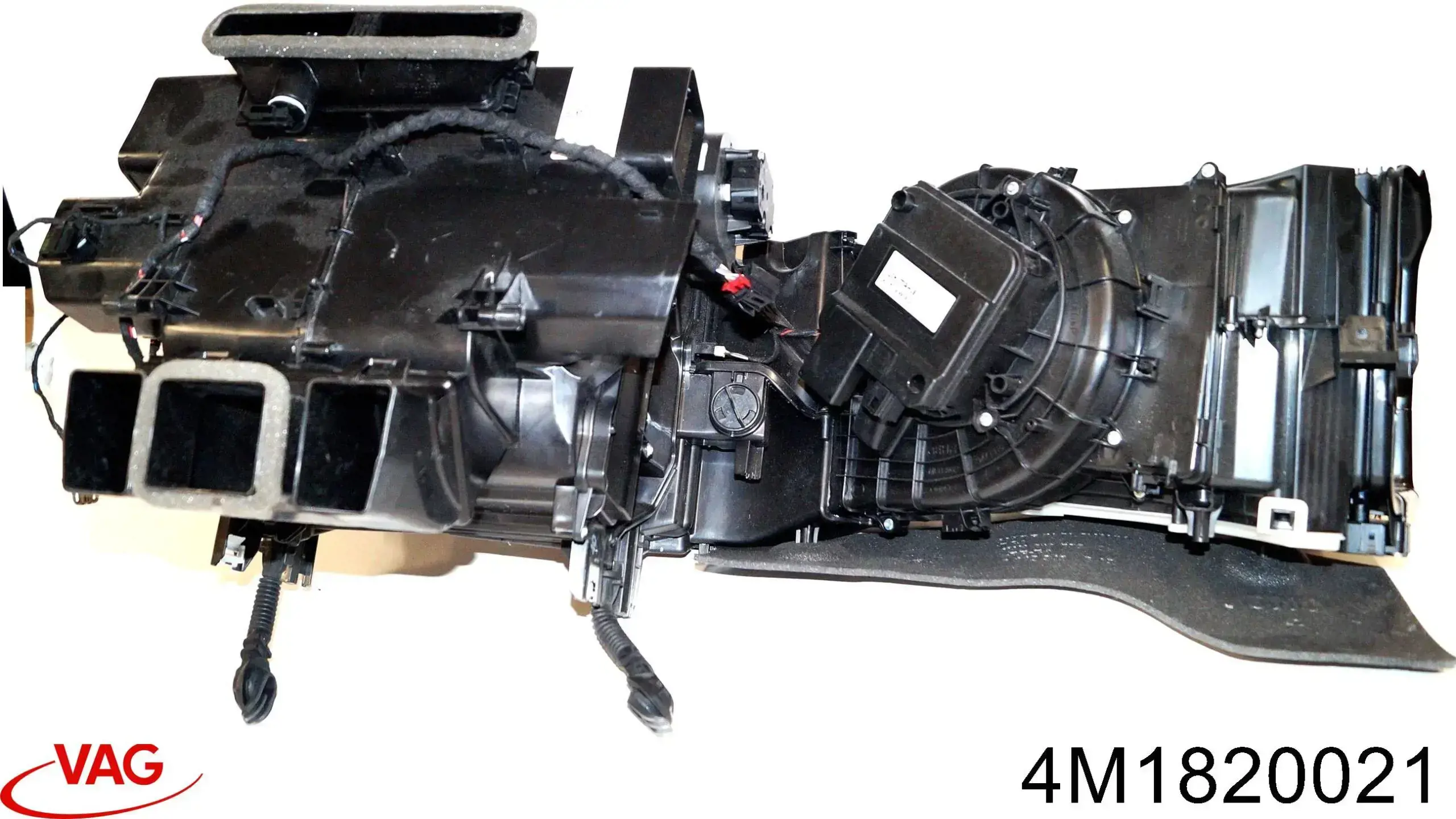 Мотор вентилятора печки (отопителя салона) на Audi Q5 FYB, FYG