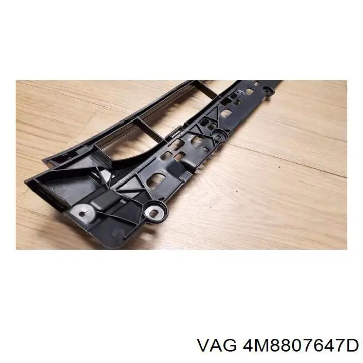 Решетка бампера переднего центральная VAG 4M8807647A9B9 цена, от 62.36 USD