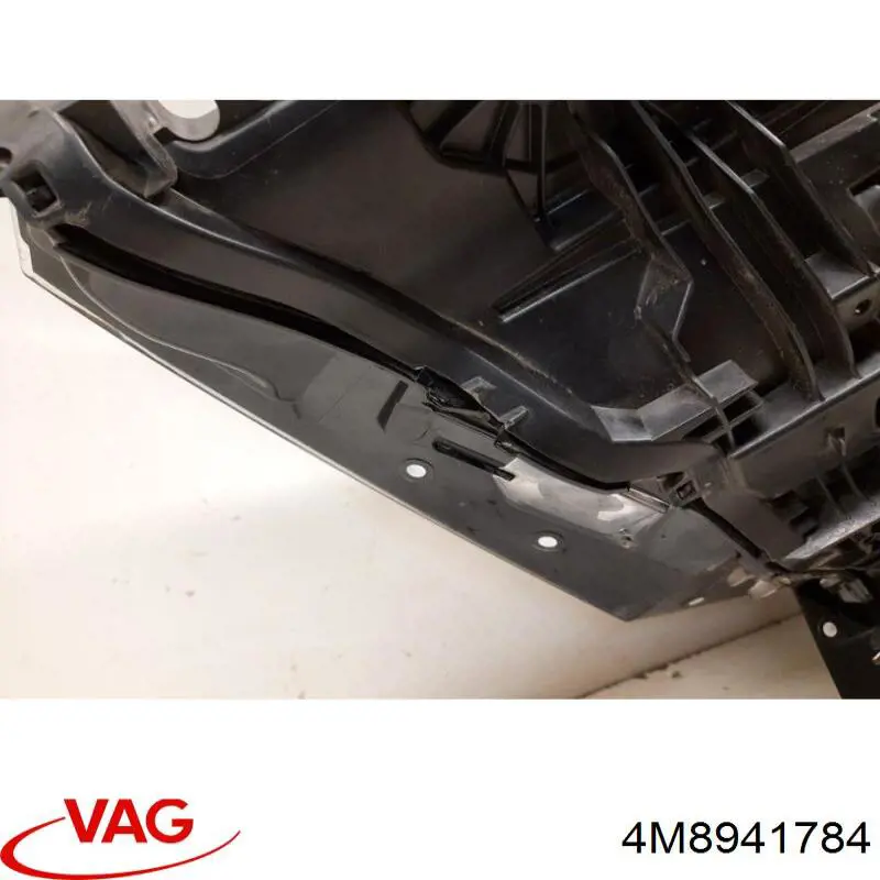 4M8941784 VAG luz direita