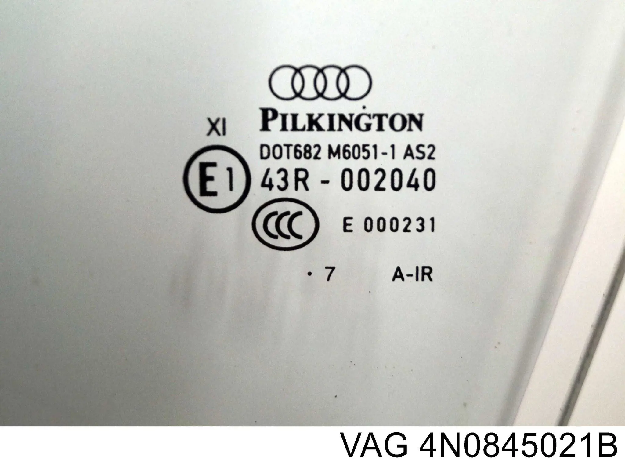 4N0845021F VAG Стекло двери передней левой