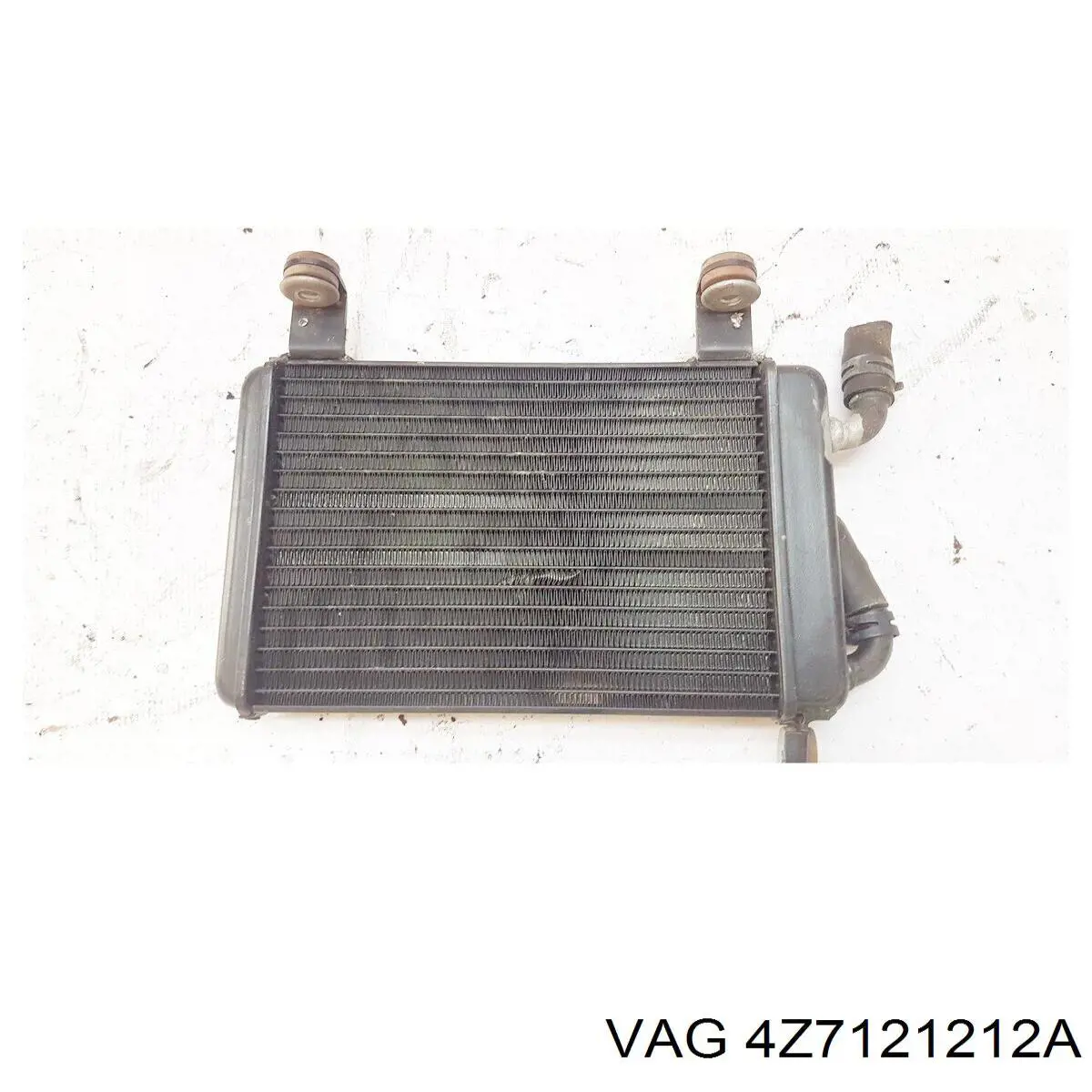 Радиатор охлаждения двигателя, левый VAG 4Z7121212A