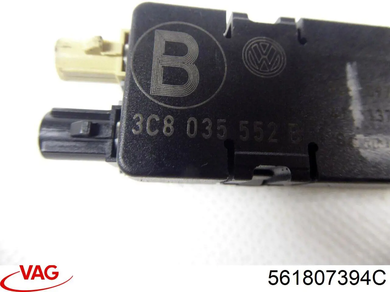 Кронштейн бампера заднего правый 561807394C VAG