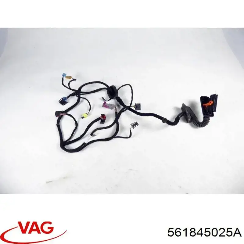 Стекло двери задней левой 561845025A VAG