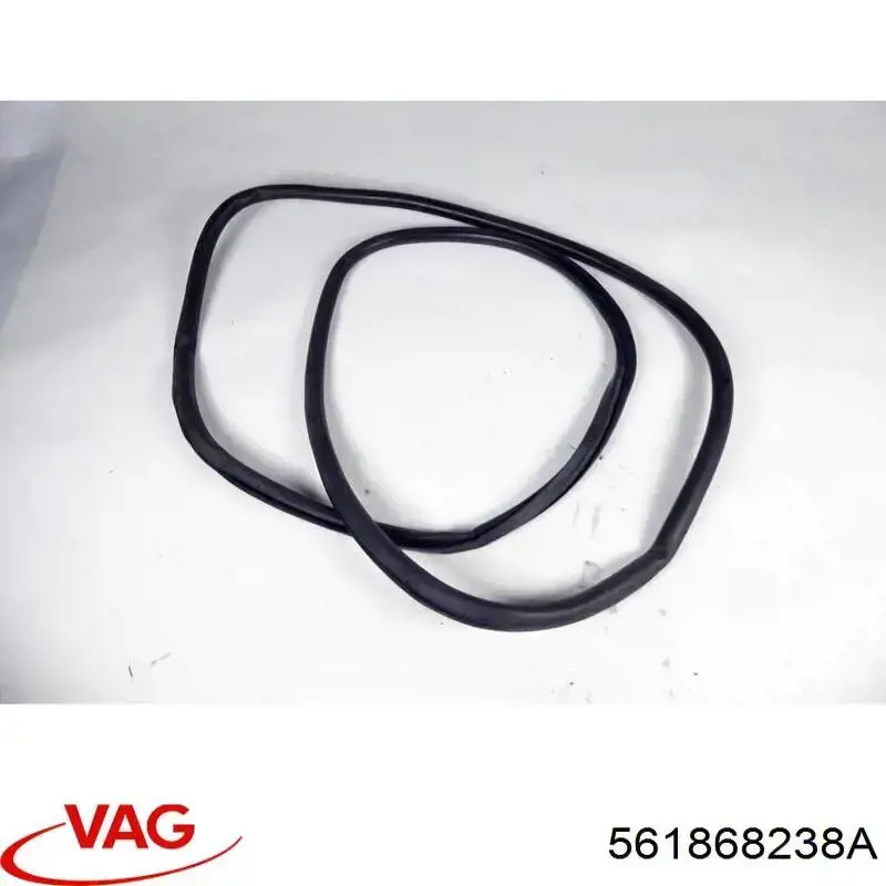 Обшивка стойки кузова внутренняя передняя правая 561868238A VAG