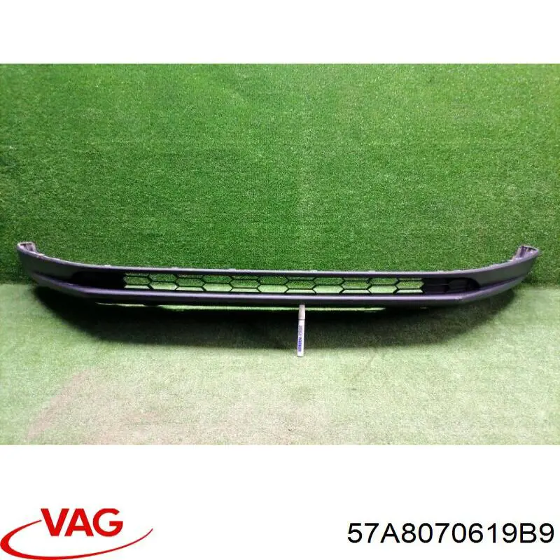 Купить 57A8070619B9 VAG Сплиттер переднего бампера