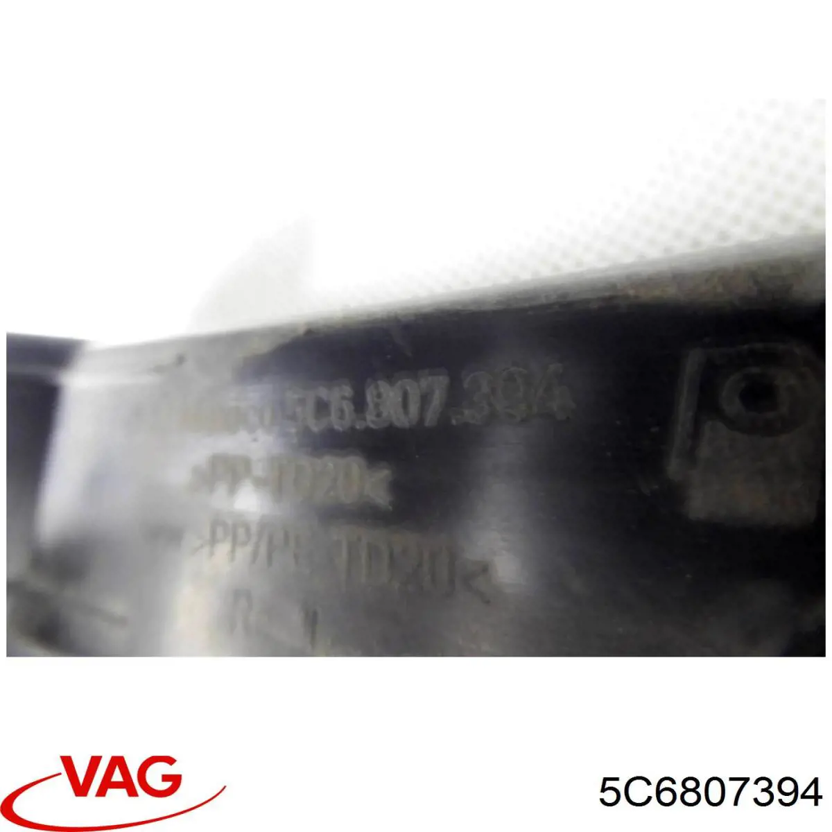 Кронштейн бампера заднего правый 5C6807394 VAG
