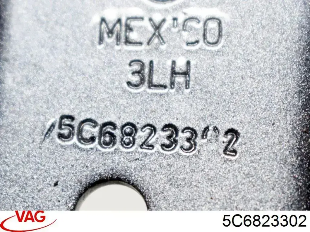 Петля капота правая 5C6823302 VAG
