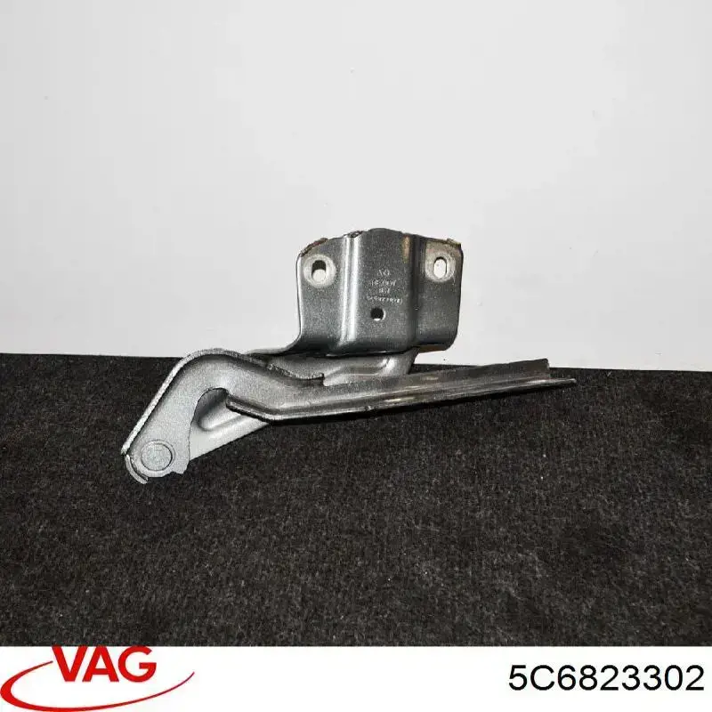 Правая петля капота  VAG 5C6823302