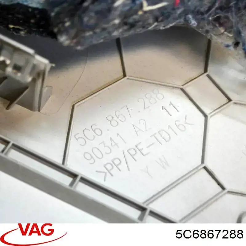 Обшивка стойки кузова внутренняя задняя правая 5C6867288 VAG