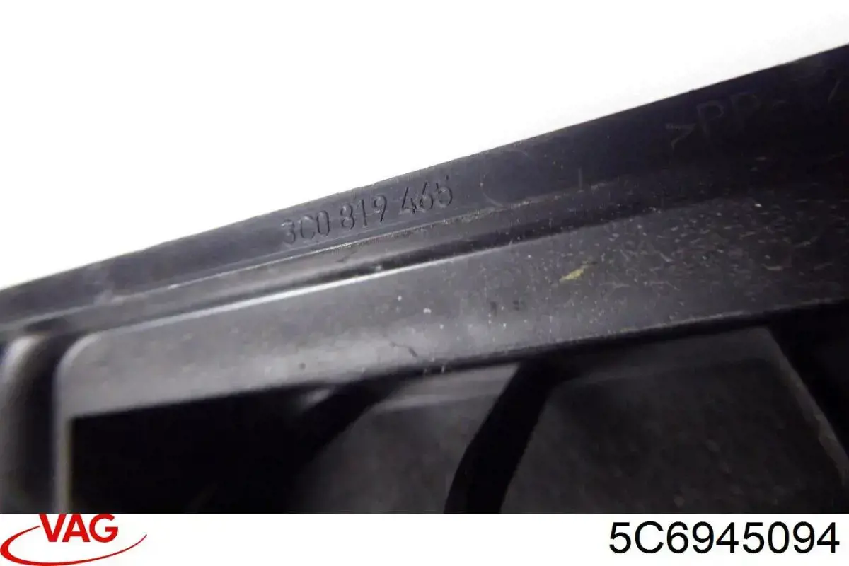 Фонарь задний правый внутренний 5C6945094 VAG