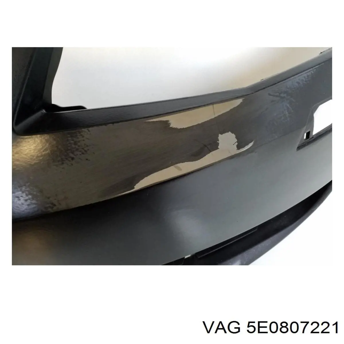 Передний бампер 5E0807221 VAG