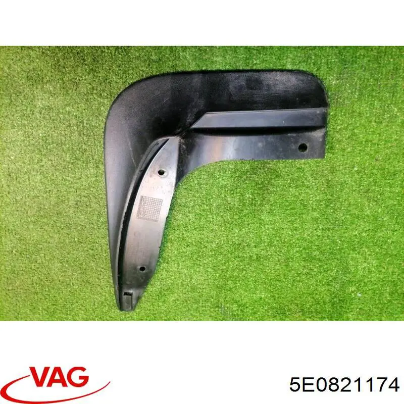 5E0821174 VAG Комплект передних брызговиков