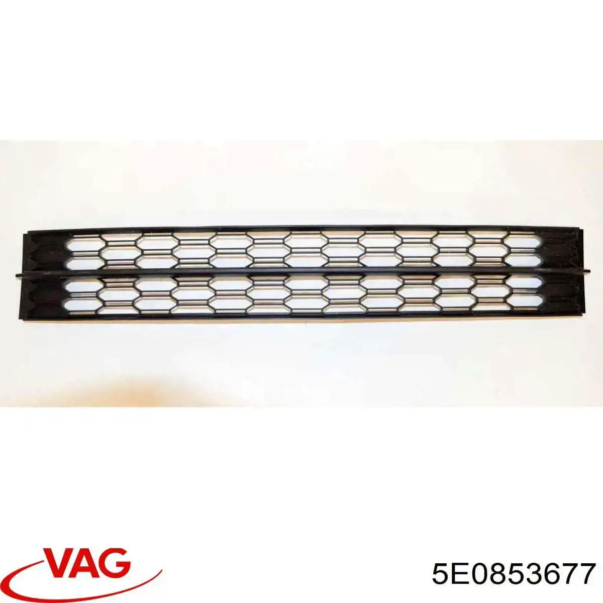 Решетка бампера переднего центральная VAG 5E0853677