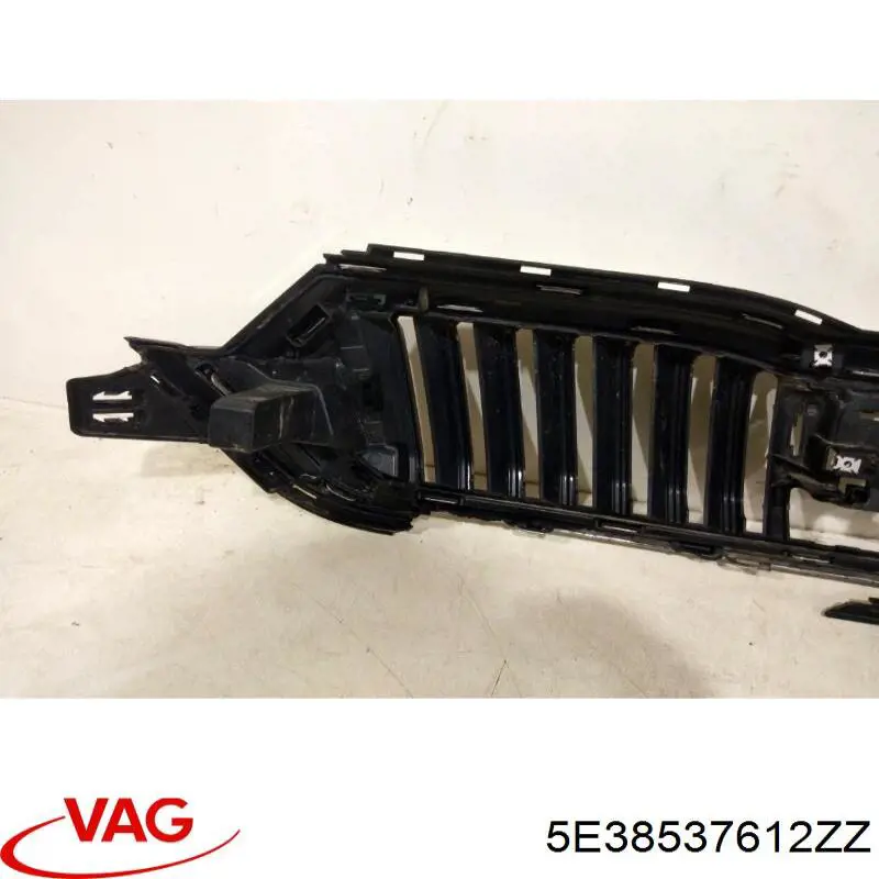 Накладка (рамка) решетки радиатора VAG 5E38537612ZZ цена, от 179.38 USD