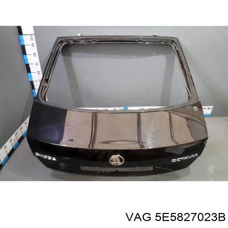 5E5827023B VAG крышка багажника